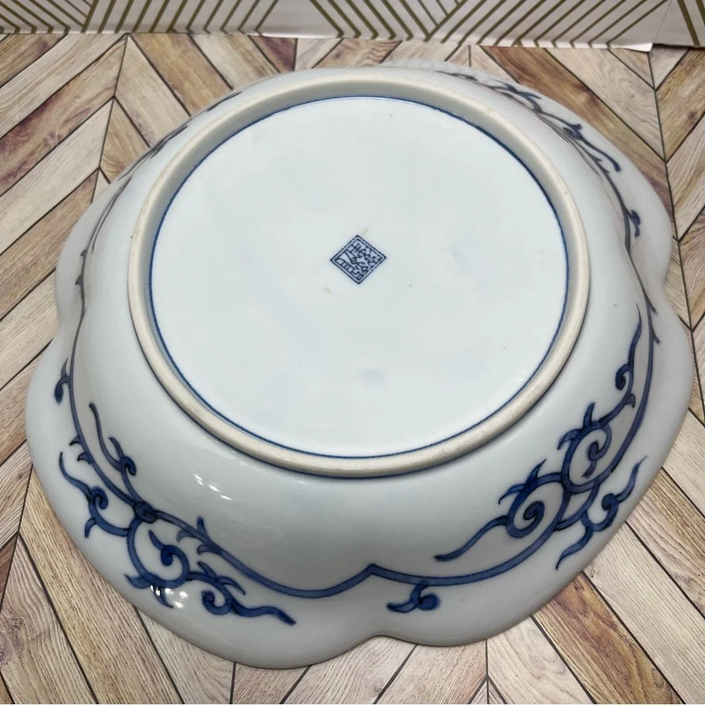 Japanese Ryu-Ho Sanyo Toki Clover-Shaped Bowl‎ blue and white Floral Pattern D11